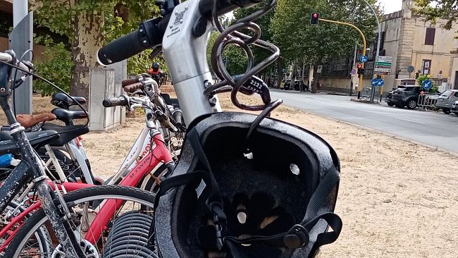 Firenze, in arrivo 450 nuovi monopattini con casco 