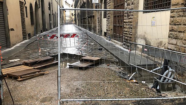 “Via Pandolfini, dopo un anno e mezzo i lavori non sono ancora terminati”