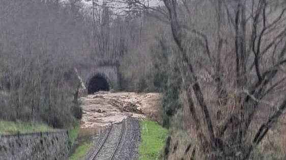 La circolazione ferroviaria sulla linea Firenze-Faenza resta sospesa