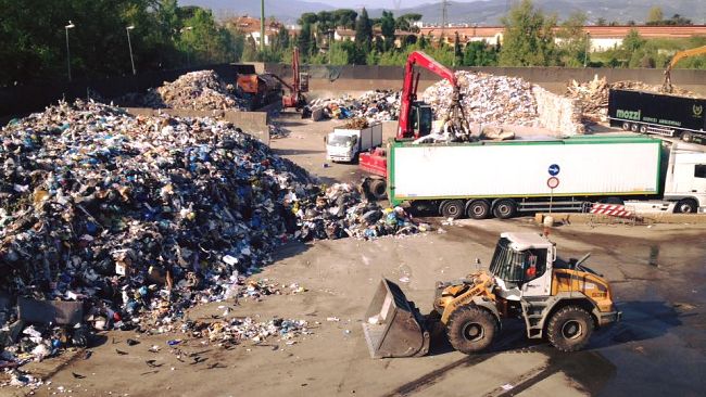 Rifiuti, prevenzione di una emergenza: vertice tra Regione Toscana Firenze e Prato