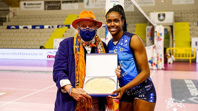 Volley: Sylvia Nwakalor rinnova con il Bisonte