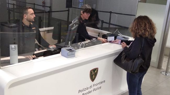 Controlli alla frontiera: gli agenti Polaria fermano 2 due uomini