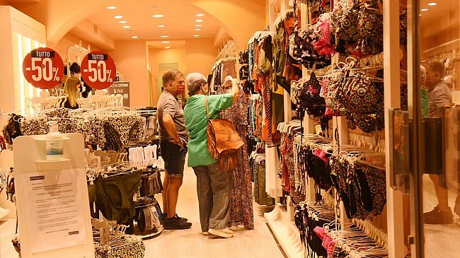 Saldi: partenza positiva, 10% in più rispetto al 2024