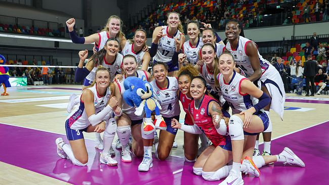 Volley, Scandicci soffre ma batte Perugia 