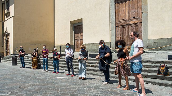 Piazza Santo Spirito: la sinistra lancia la corda dei diritti