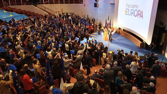 A Firenze Emma Bonino lancia la campagna elettorale per le europee