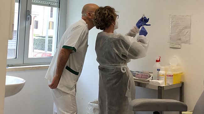 Coronavirus: nove morti e 713 nuovi casi