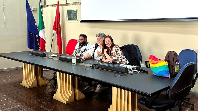 Livorno: murale queer al Parco dell’Odeon ricoperto di vernice bianca