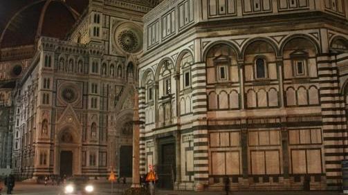 Urina in piazza Duomo, denunciato un turista tedesco