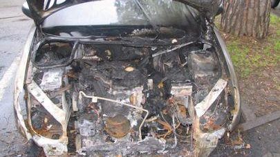 Torna l'incubo incendi a Firenze: in fiamme 9 scooter ed un'auto