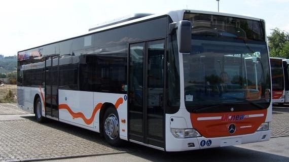 Incidente fra bus di Li-nea ed un'auto