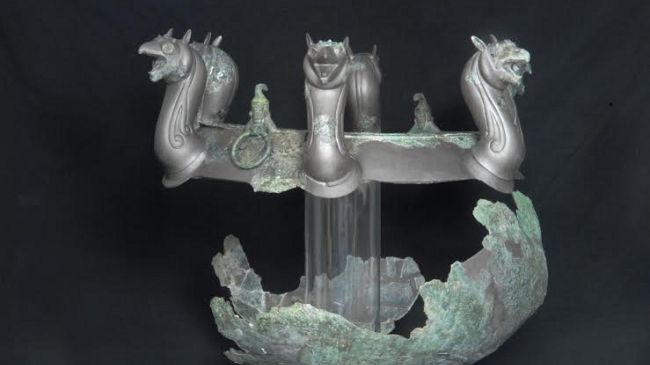 Restaurato calderone bronzeo della tomba dei Lebèti