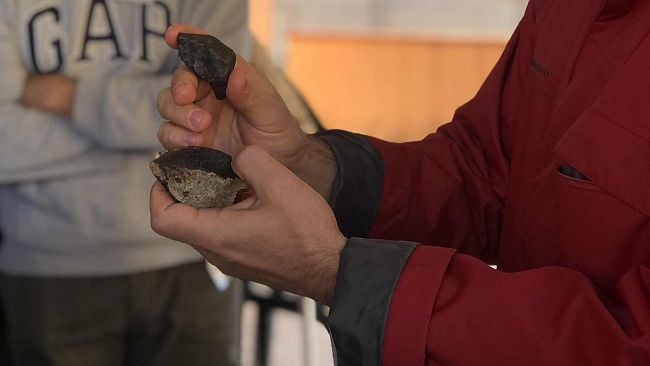 Colore nero e angoli smussati: occhio può essere meteorite