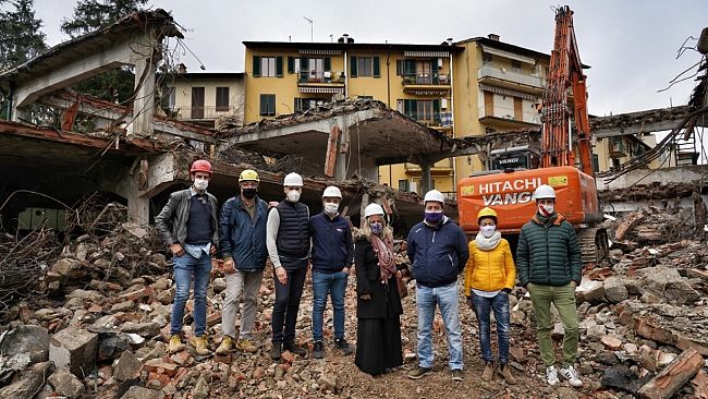Via Confalonieri, partita la demolizione dei capannoni abbandonati