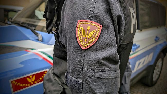 La Polizia cerca gestore di spaccio-bar per l'VIII Reparto Mobile