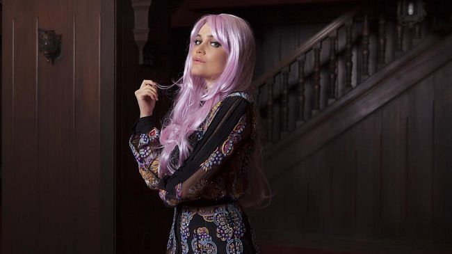 Le smanie per la villeggiatura: Romina Carrisi Power