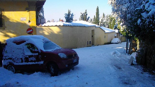 Neve fuori stagione in Toscana, all'Abetone si scia il 25 aprile