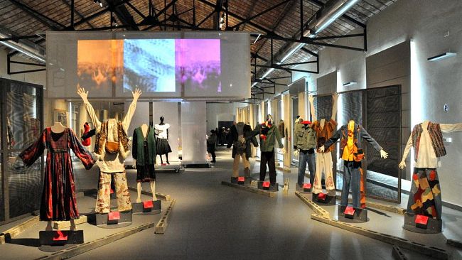 Vintage, mostra al museo del tessuto di Prato