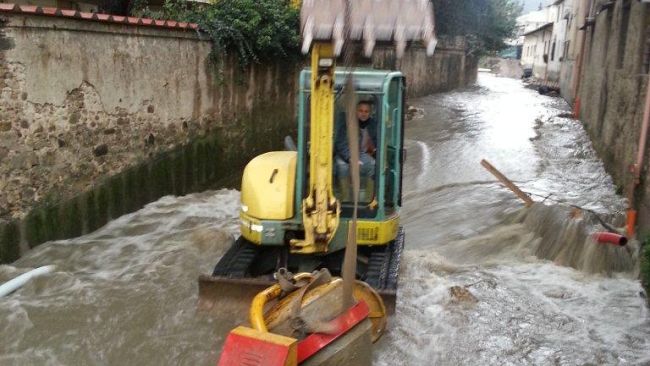 Maltempo a Firenze: allagamenti a Sesto Fiorentino, chiusa via Bolognese