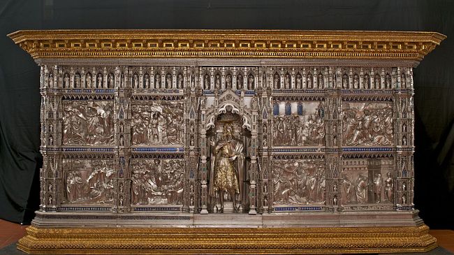 Termina il restauro dell’altare d’argento e della croce del Tesoro