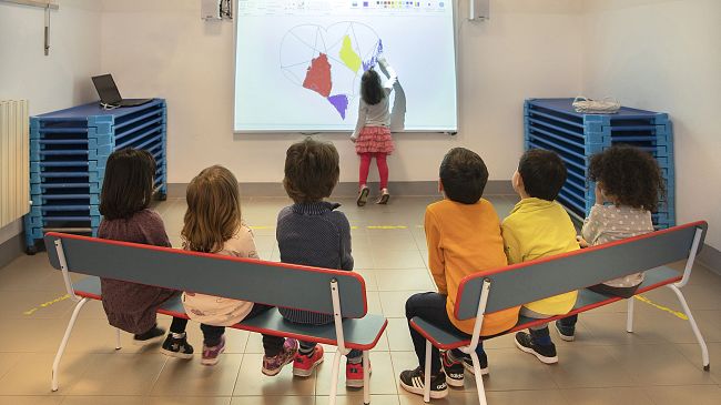 Scuola al via in Toscana, con lo stop ai telefonini