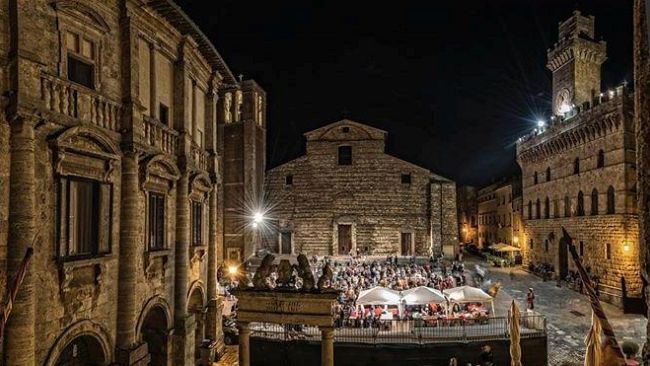 Gli spettacoli di piazza disturbano la quiete dei villeggianti?