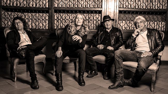 La voce intensa di Ginevra Di Marco in concerto in Piazza Buondelmonti