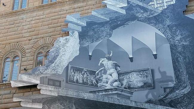 La Ferita che squarcia Palazzo Strozzi