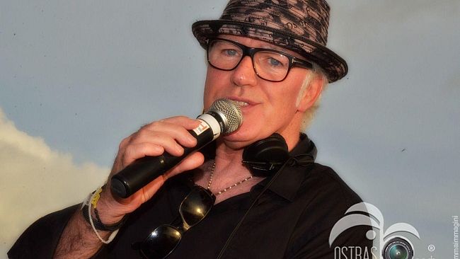 Nick the Night Fly all'Ostras Beach Club