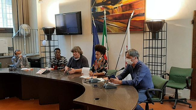 Presentato il libro di don Massimo Biancalani