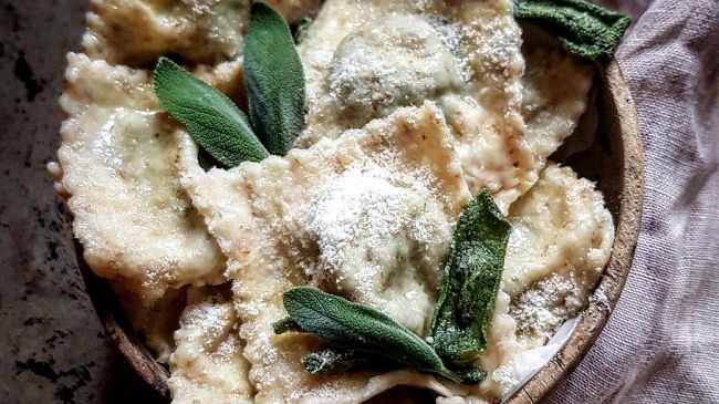 From Tuscany with Love: ravioli ripieni di rape e salsiccia