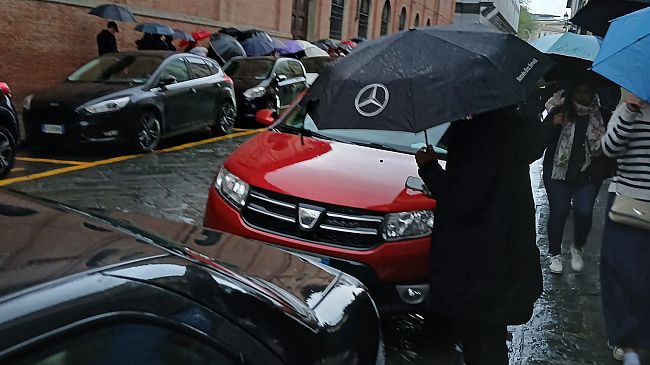 Ufficio passaporti: non c'è pietà neanche a pasqua