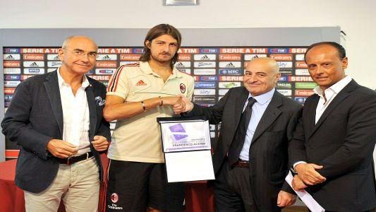 Cartellino Viola: Acerbi premiato a Milanello
