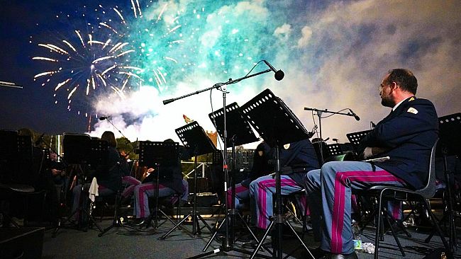La Banda Musicale della Polizia ha suonato per i 'Fochi'