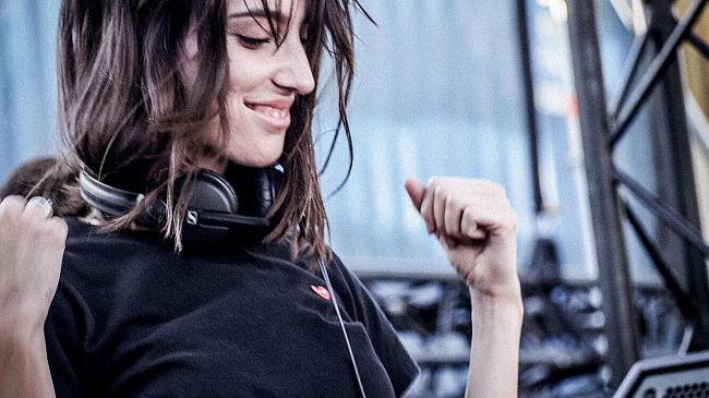 Musica: Amelie Lens, classe e talento in consolle