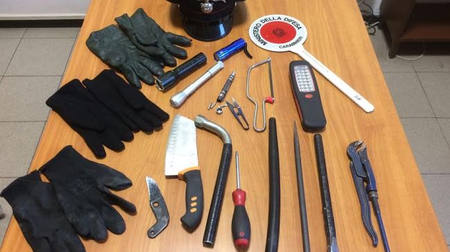 Ladri all'opera, banda sorpresa dai carabinieri