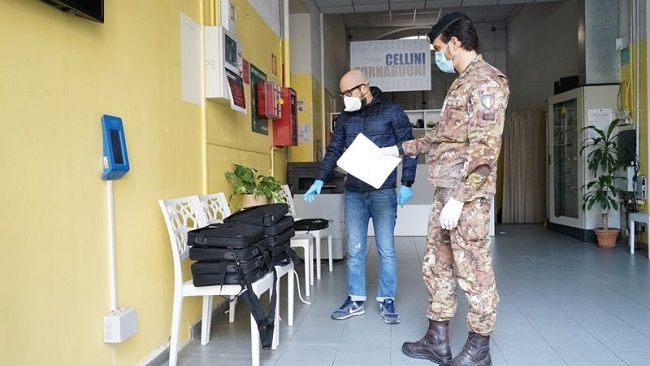 L'Esercito consegna pc agli studenti del Cellini