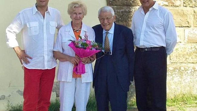 Giani saluta mamma Flora donna elegante e gentile