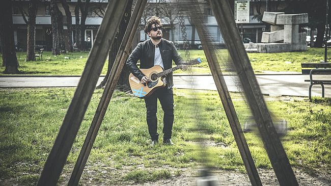 il-pugile-pratese-francesco-di-fiore-protagonista-del-nuovo-videoclip-di-evaelamela
