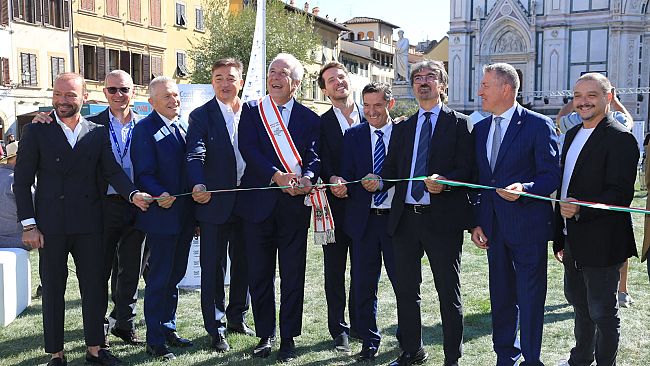 Piazza Santa Croce ha ritrovato il suo giardino 