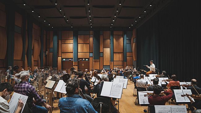 Lahav Shani dirige l’Orchestra del Maggio nel primo concerto sinfonico del 2021