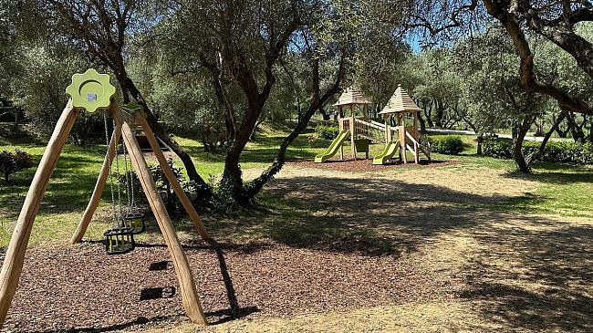 Tre nuove aree gioco e attrezzature sportive nei giardini in centro