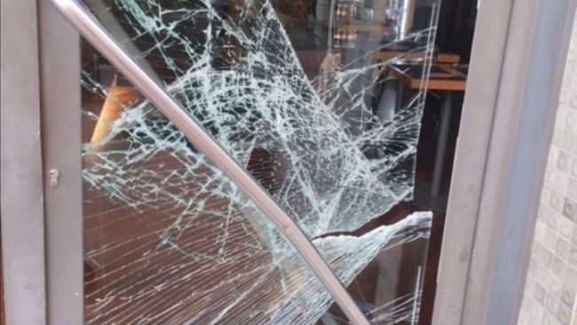 Spaccata con tombino in viale Corsica