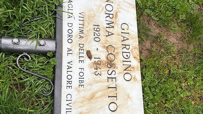 Sorgane, buttata giù e imbrattata la targa a Norma Cossetto