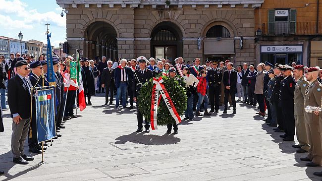 Folla record a Sant'Anna di Stazzema per la festa della Liberazione