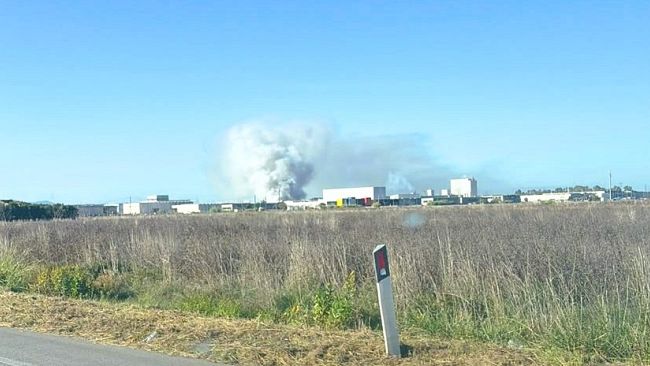 L'incendio di Pontedera provoca il blocco dei rifiuti