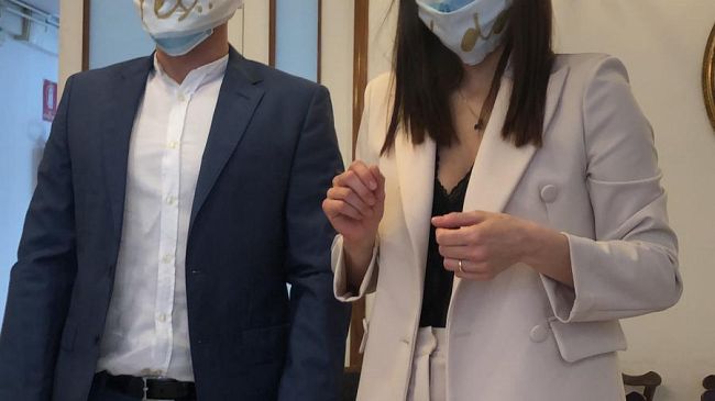 Giulia, l’infermiera anti-Covid si sposa sfidando la scaramanzia