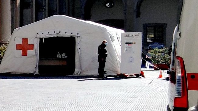 Coronavirus: 2.379 nuovi casi con 18 decessi