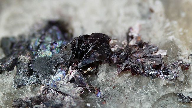 Scoperto un nuovo minerale, il suo nome è ferrofettelite