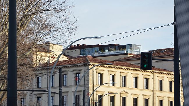 si-allunga-anche-il-cubo-nero-sulla-terrazza-del-social-hub